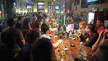 Centrul vechi, cartier roș-albastru!** Cum s-a trăit meciul Chelsea - Steaua la București