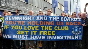 Fanii celui mai sărac club din Premier League iau atitudine! ** Ies în stradă din nou pentru a-i alunga pe proprietari: "Plecați dacă iubiți clubul!"