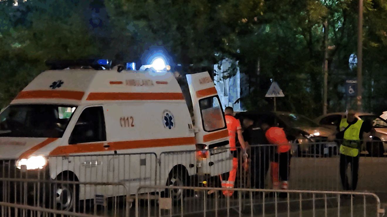 Ambulanța a intervenit la România – Canada. A fost dus la spital cu luxație