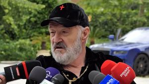 Gigi Becali mai vrea să facă două transferuri bombă la FCSB. Pe unul îl plătește în avans: „Luați banii, țineți-i acolo și îl cumpărați pe Ianis Stoica”