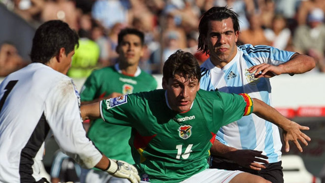 VIDEO Un fost ceferist a rupt poarta Uruguayului cu un golazo!** A patra cea mai bună echipă de la ultimul CM, umilită la 3.637 de metri altitudine