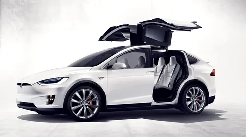 FOTO | Tesla a lansat oficial MODEL X. Cât costă SUV-ul precomandat online de 25.000 de oameni