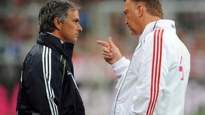 Fără inspirația lui Louis van Gaal, astăzi nu mai exista "The Special One". Detalii despre startul în antrenorat al lui Jose Mourinho