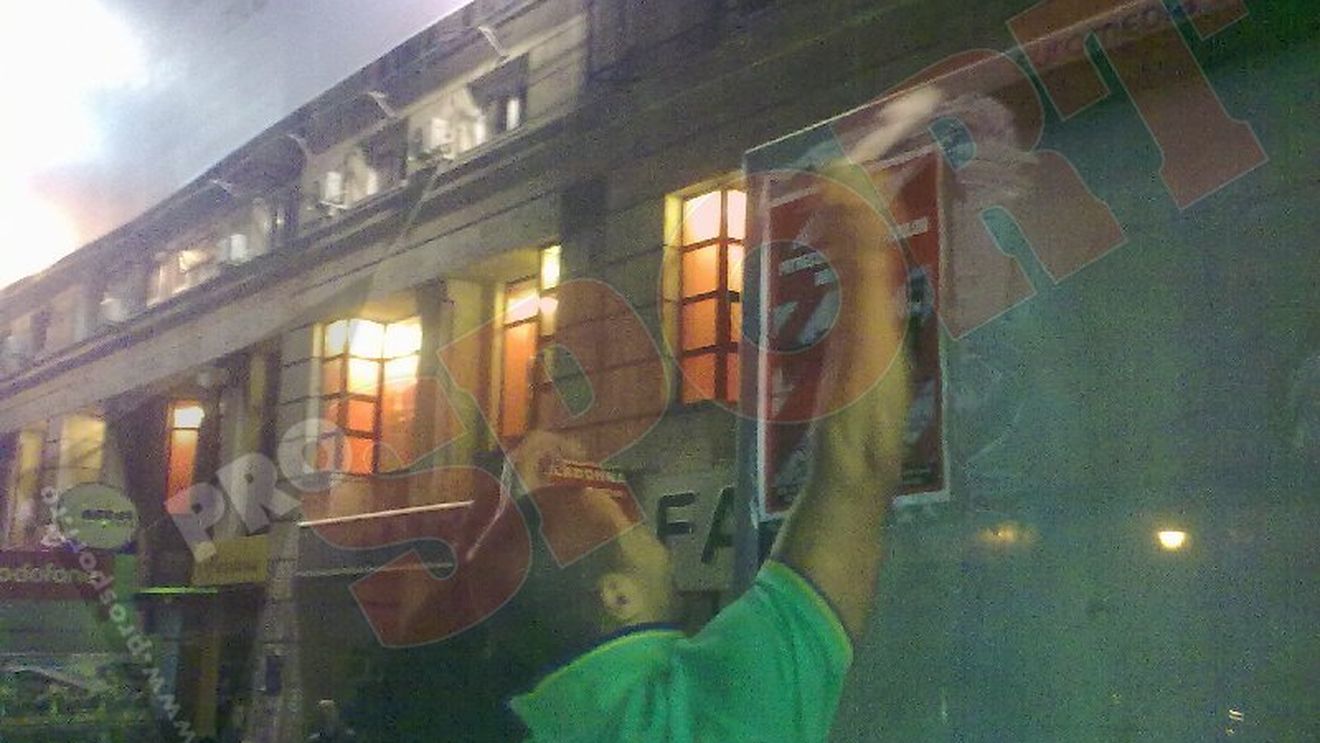 SUPER FOTO** "Câinii" au împânzit Capitala cu afișe pentru petrecerea de 10 mai! Marea surpriză pentru fani: