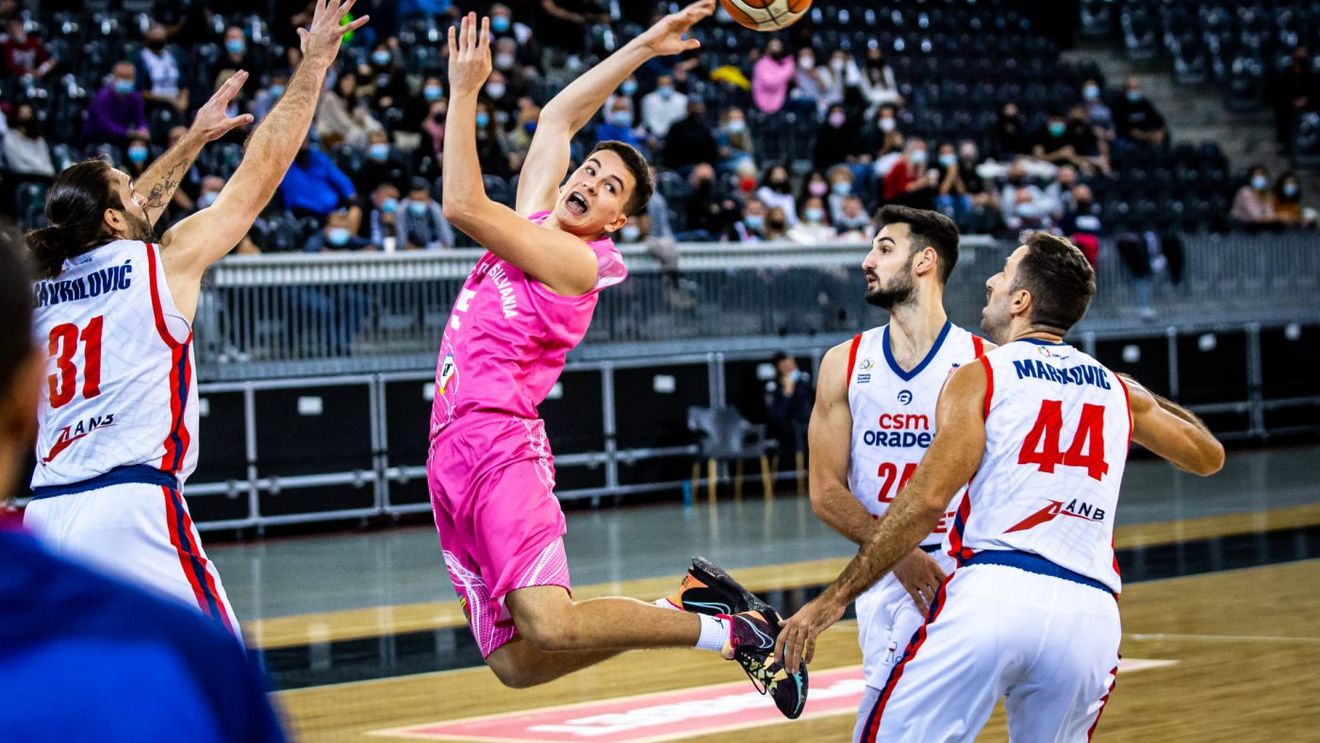 U BT Cluj, victorie cu jucători îmbrăcați în roz! De ce a înlocuit campioana culorile tradiționale în meciul cu rivala Dinamo