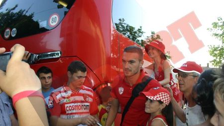 FOTO "Câinii", întâmpinați de fani la Severin!** De ce surpriză au avut parte jucătorii lui Bonetti