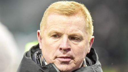 Cum a justificat Neil Lennon, favoritul lui Dan Șucu la funcția de antrenor a Rapidului, cele mai scandaloase și șocante imagini cu el! Tehnicianul a fost filmat beat, abia ținându-se pe picioare: „Atunci am decis să îmi schimb viața”. VIDEO