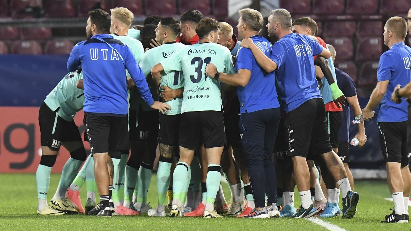 CFR Cluj - UTA Arad 1-3, în a 11-a etapă din Superliga. UTA Arad dă lovitura în Gruia. Fanii îi cer demisia lui Dan Petrescu după al treilea meci fără victorie