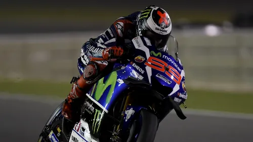 Jorge Lorenzo pleacă din pole position în prima cursă MotoGP a anului. Un nou conflict pe circuit între Rossi și Lorenzo