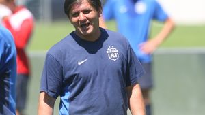 Lăcătuș a uitat cu cine a jucat la Fiorentina! :)