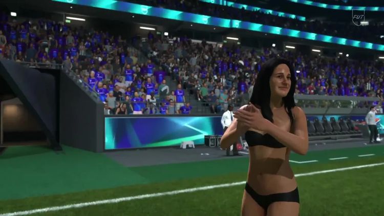 Glitch fără precedent în EA FC27: jucătoarele și antrenoarele rămân în bikini și sutiene!