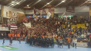 Galeria Rapidului, gata să uimească Europa la primul meci de pe teren propriu în Liga Campionilor: „Se va juca cu casa închisă!” Câte bilete mai sunt pentru super meciul cu Metz, care a fost în Final Four | EXCLUSIV