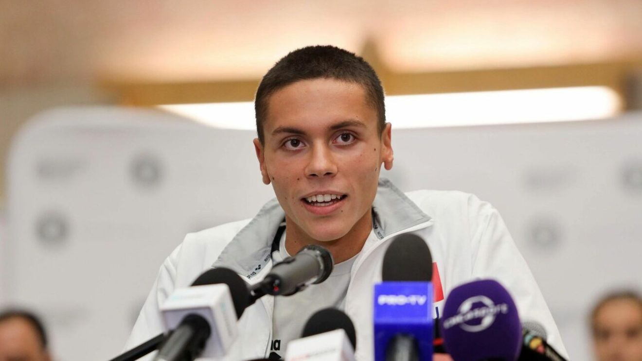 David Popovici, reacție extrem de sinceră la revenirea în țară, după ce a cucerit două medalii de aur pentru România: „Nu sunt obișnuit cu atâta atenție!”