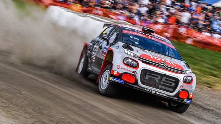 VIDEO | Un campion din WRC demontează miturile șofatului urban: "Dacă scoți mașina din viteză și o lași pe liber înainte de semafor nu economisești combustibil. Consumă mai mult decât dacă ai aplica frâna de motor"

