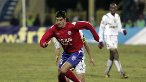 Homei, alături de Cristea