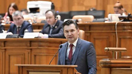 Scandal național cu Legea 4: „Proiectul Paraschiv e o fițuică populistă, propun înăsprirea sancțiunilor într-o lege a tuturor, nu doar a minorității fanilor radicalizați”. Interviu exclusiv cu deputatul Ionuț Stroe