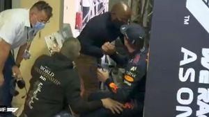 Moment inedit în Formula 1! Tatăl lui Hamilton a mers val-vârtej în boxa lui Max Verstappen, imediat după ce olandezul a devenit campion mondial! VIDEO