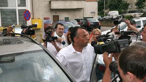 Prunea, 5 ore la DNA