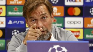 Povestea incredibilă a celui mai mare fan Jurgen Klopp din România! Fotbalistul uriaș care a uitat de rivalitatea imensă: „De când a venit aici, nu mai țin cu ei!” | EXCLUSIV