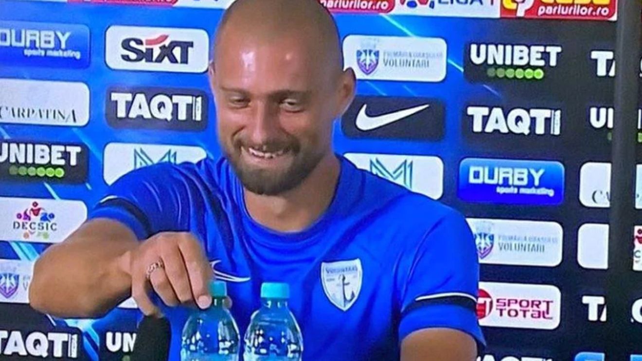 Gabi Tamaș, show la conferința de presă. Cum l-a imitat pe Cristiano Ronaldo: „Să dăm și noi apa la o parte?”