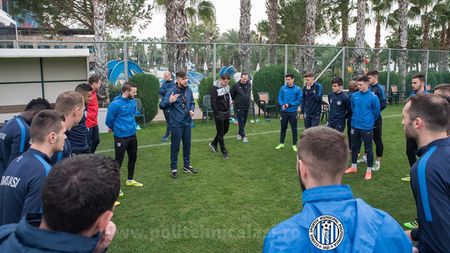 Probleme cu Cisse. Atacantul ar putea să nu i se mai alăture Iașiului în cantonamentul din Turcia și să fie trecut pe linie moartă. Vești proaste și despre fundașul spaniol care trebuia să ajungă la CSM Poli