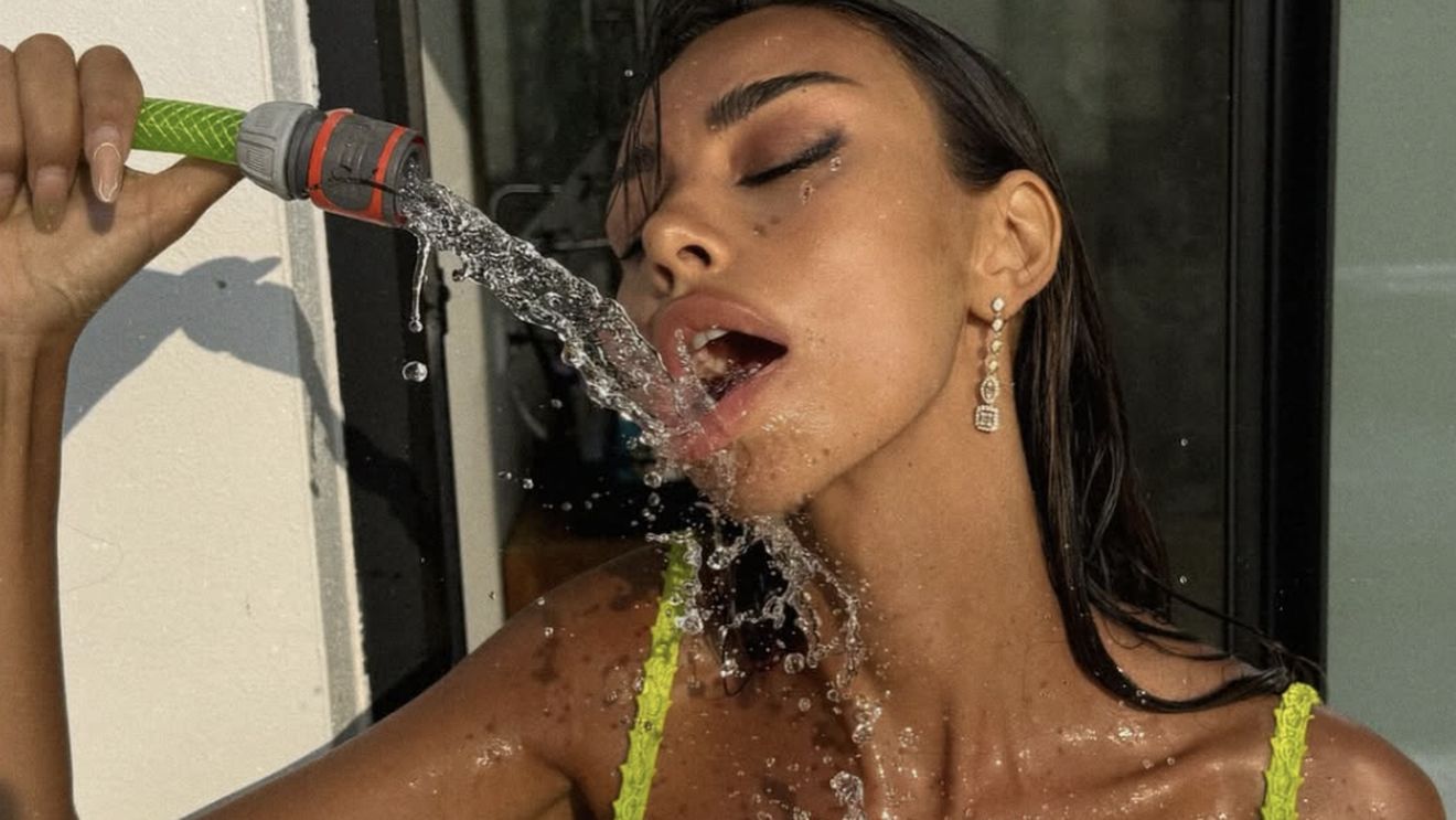 Mădălina Ghenea, în corset de piele şi fustă scurtă. Fosta iubită a lui Dimitrov a fost apariția serii la petrecerea de Halloween