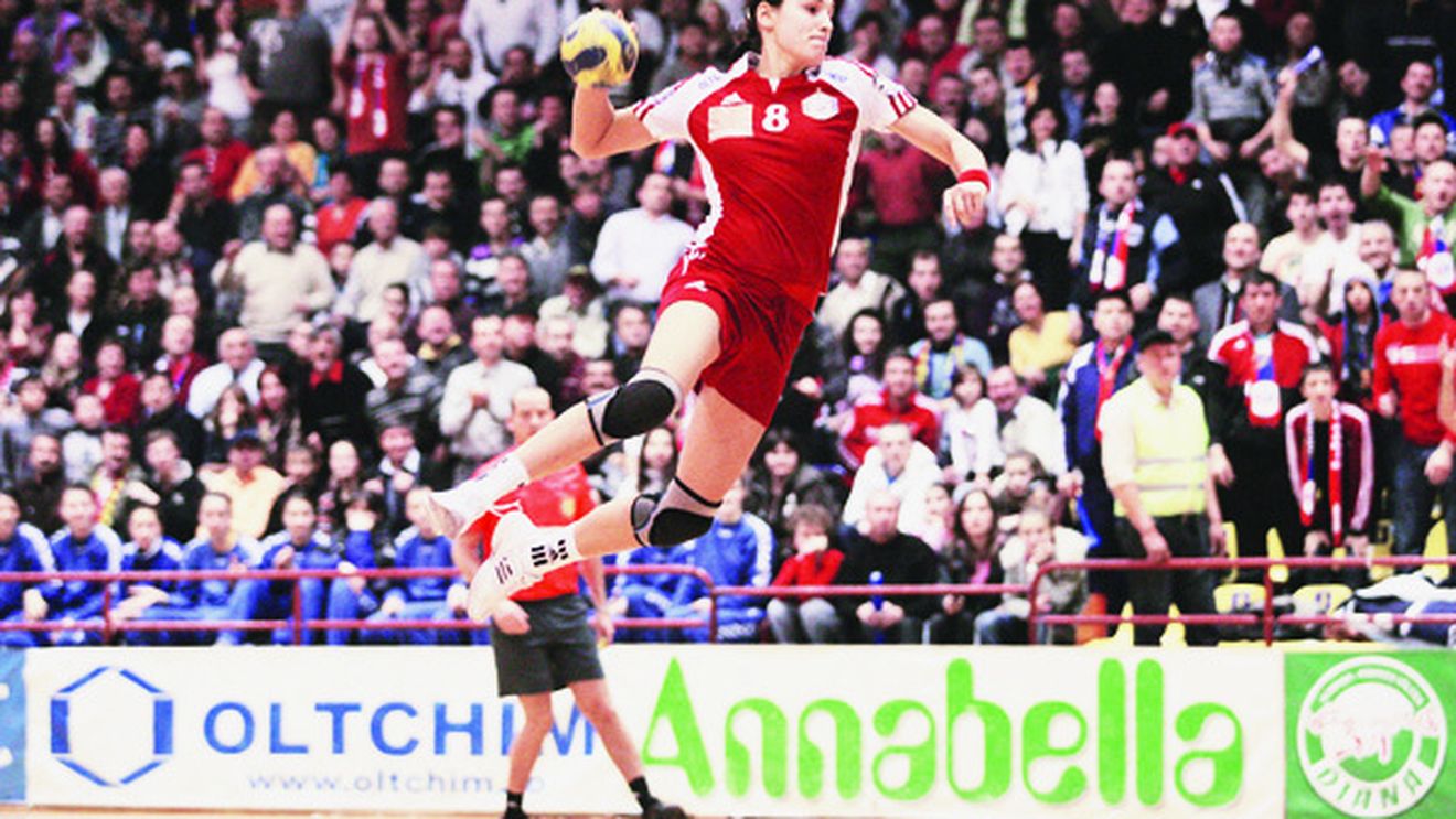 Alo, fotbalul? Handbalul e pe fir!** Din 2005 naționala feminină de handbal oferă românilor spectacol și medalii