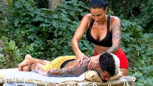 Gimnasta de la Survivor All Stars, relație secretă cu colegul de echipă! Ce s-a întâmplat în show-ul de la PRO TV când „Faimosul” s-a dus să-i ceară voie să pupe altă femeie