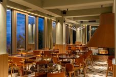 George Copos a plătit 12.000.000 de euro pentru a transforma ruina de pe Tâmpa într-o bijuterie arhitecturală! Afaceristul redeschide un restaurant vechi de 50 de ani 1