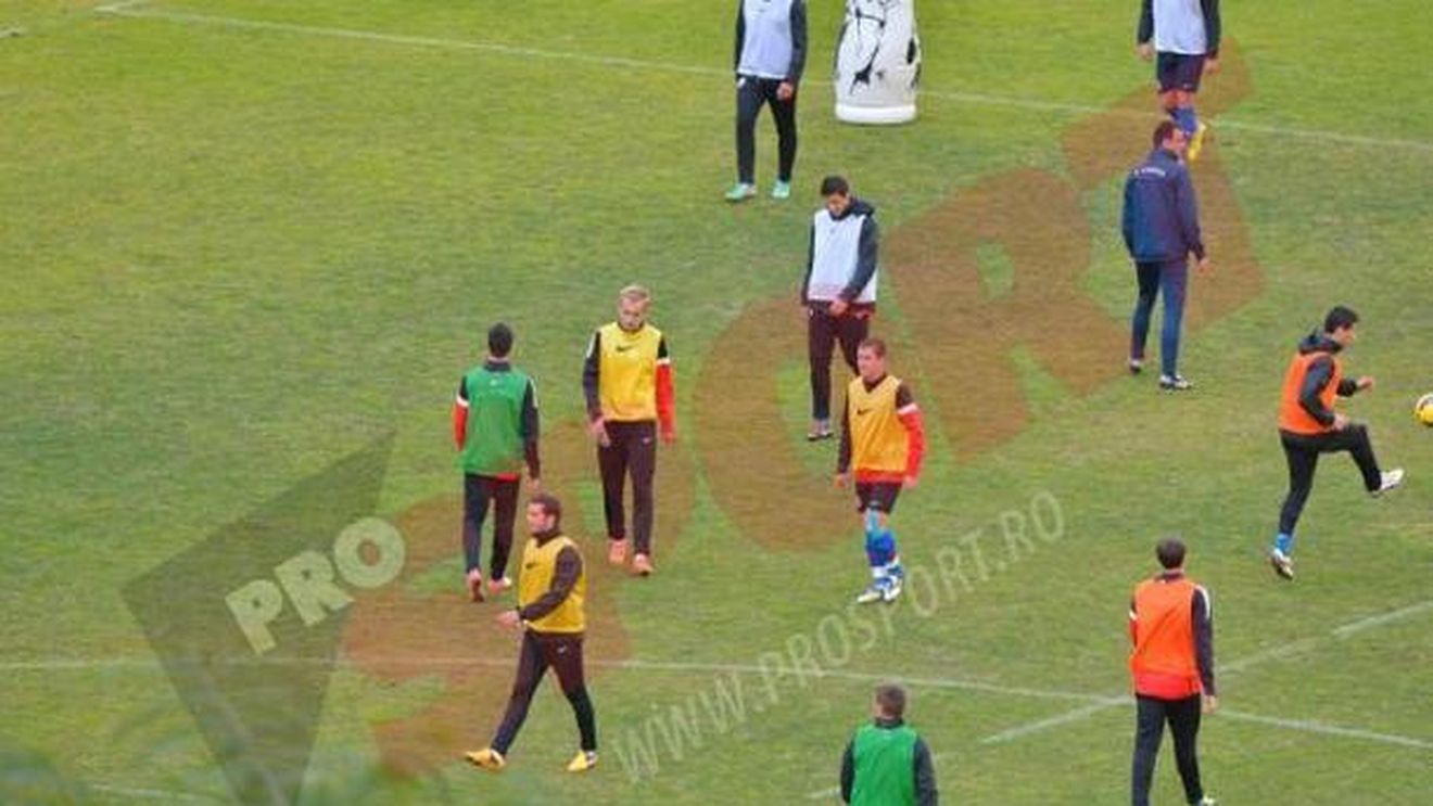 FOTO Steliștii s-au antrenat "acasă" la Neșu!** Fostul jucător al roș-albaștrilor a fost prezent la ședința de pregătire