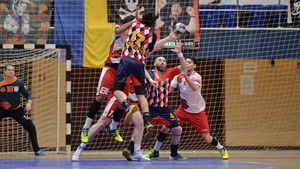 S-a terminat derby-ul Steaua - Dinamo la handbal: "câinii" au câștigat la trei goluri! GALERIE FOTO | Fanii celor două echipe au provocat haos în Sala Polivalentă
