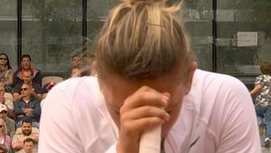 Simona Halep, eliminată în turul doi la Roland Garros! Românca părăsește turneul ei preferat după o răsturnare de scor uluitoare reușită de Qinwen Zheng
