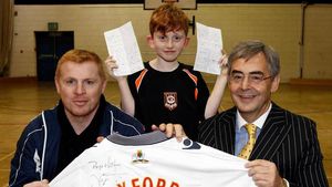 Un puști de 9 ani a aplicat pentru un post de antrenor, dar nu l-a obținut: "Știu că sunt mic, dar sunt ieftin". Surpriza făcută de cel care a fost numit în dauna sa pe banca celor de la Bolton