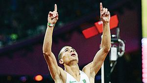 "Scutirea" i-a adus aurul!** Algerianul Taoufik Makhloufi a fost la un pas să nu concureze în finala probei de 1500 m, fiind descalificat pentru non-combat