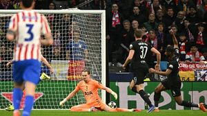 Așa ceva nu s-a mai văzut în Champions League! Umilit sub ochii lui Radu Drăgușin: portarul, schimbat după 17 minute în care a luat 3 goluri!