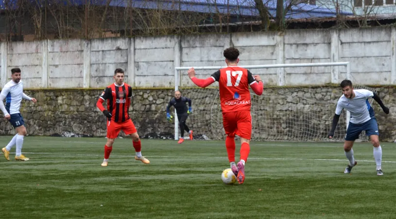 ACSM Reșița a continuat contra CSM Caransebeș seria amicalelor cu liderii județeni. Două dintre golurile sale au fost date de un atacant aflat în probe