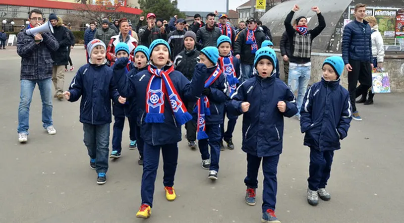 Într-un marș prin centrul orașului,** suporterii, alături de copii și antrenori de la FC Bihor, au cerut din nou salvarea clubului