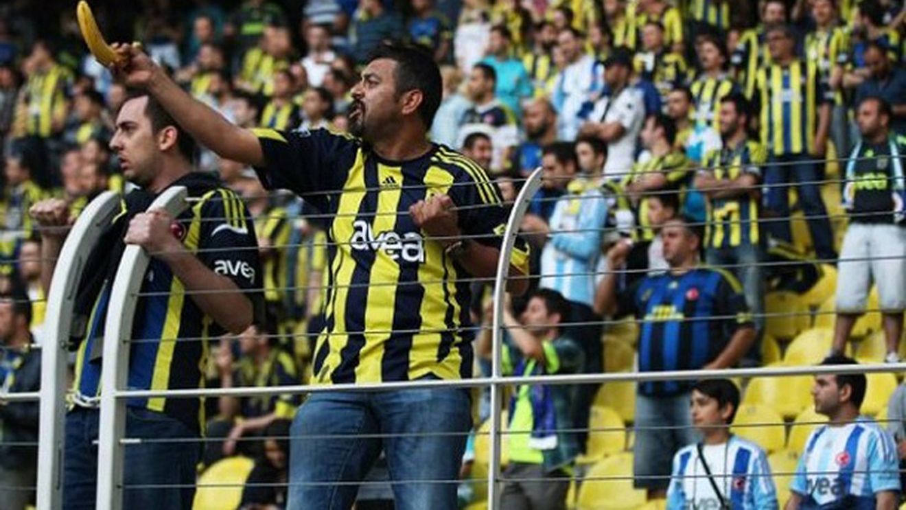 Drogba, deranjat de comentariile rasiste ale suporterilor lui Fener!** "M-ați numit maimuță! Luați lecții de la fanii Galatei" 
