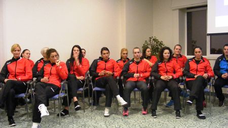 Tomas Ryde: "Sunt optimist, atmosfera din echipă este foarte bună". Naționala feminină de handbal pleacă miercuri dimineață din țară, cu două escale înainte de a ajunge la Camionatul Mondial din Danemarca. În lot sunt trei dintre medaliatele cu argint din 2005