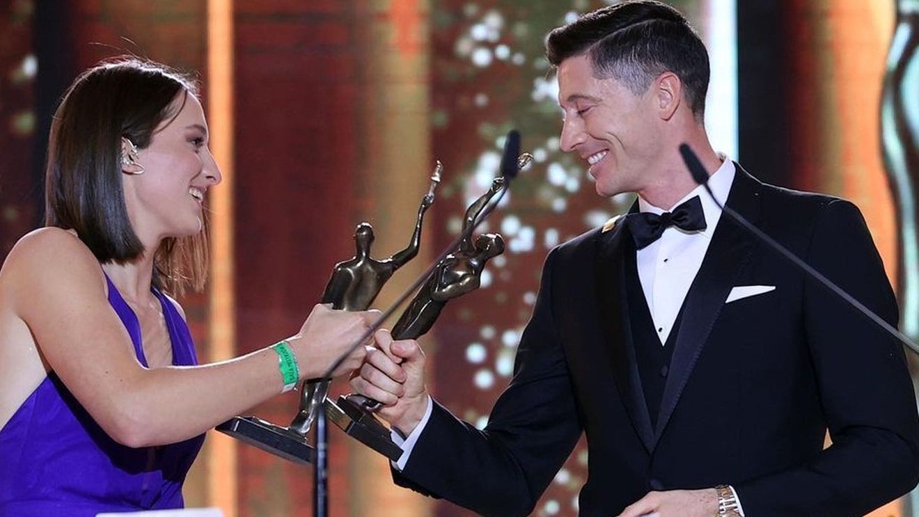 Iga Swiatek, de nerecunoscut la trei luni după triumful de la Roland Garros! Cum a apărut alături de Robert Lewandowski | FOTO și VIDEO