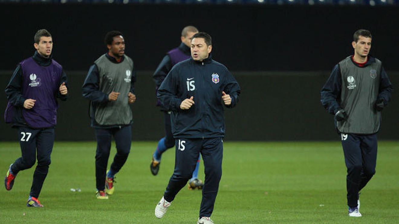 Becali se distrează luând jucători de sub nasul rivalilor, Ilie se ia cu mâinile de cap!** De ce este îngrijorat antrenorul Stelei