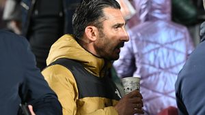 Elias Charalambous, gest obscen fără precedent în fața fanilor lui Dinamo! Riscă o suspendare record. FOTO