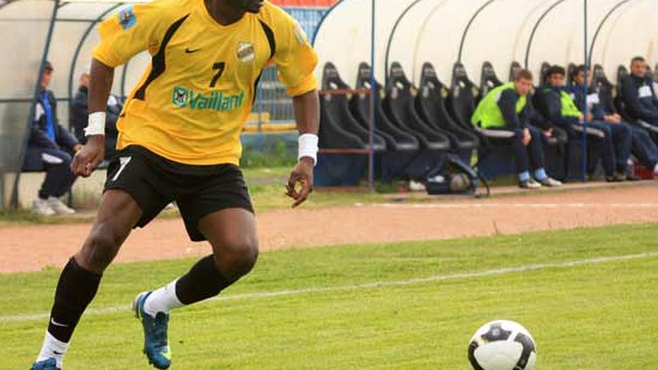 Steaua și Rapid, bătaie pe un ugandez!