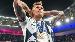 Toni Kroos, plin de nervi după ce a câștigat trofeul Champions League. „Două întrebări idioate!” | VIDEO