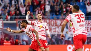 Luptă în trei pentru un transfer uriaș! AC Milan război cu Manchester United și Barcelona pentru Christopher Nkunku, de la RB Leipzig!