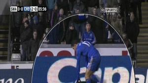 GENIAL!  Un român a ajuns "vedetă" în scandalul în care e implicat Hazard! Ce se aude pe clipul cu gestul incalificabil postat de The Sun