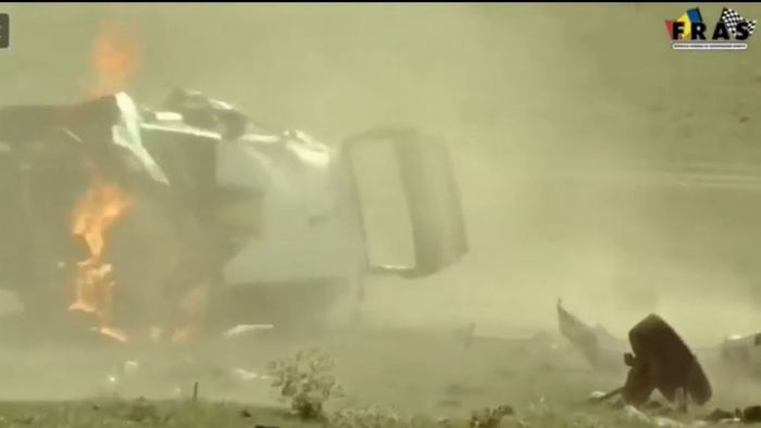 Accident horror la Raliul Iașiului! Mașina de 300.000 de euro a lui Simone Tempestini a luat foc, după ce s-a rostogolit în aer + Primele declarații | VIDEO