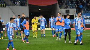 Sezon încheiat pentru fotbalistul Universității Craiova care s-a accidentat în meciul cu U Cluj! Ce soluții are Mirel Rădoi