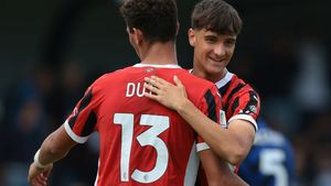 Frustrare maximă pentru olteni după ce Dinamo le-a „suflat” transferul de la Milan: „Noi nu promitem nimănui că va fi titular”