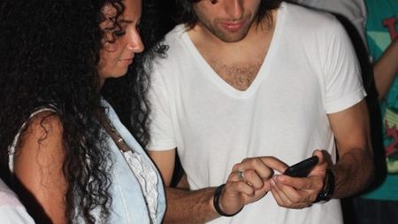 Cine petrece în club e out!